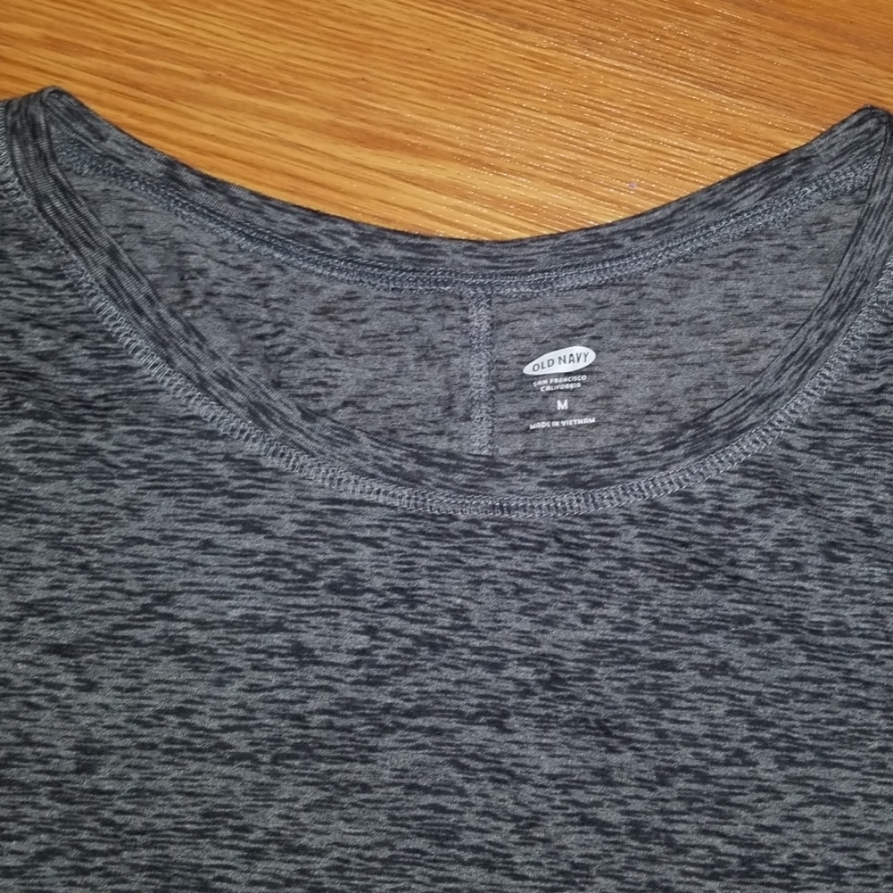 Workout top - Picture 2 of 2